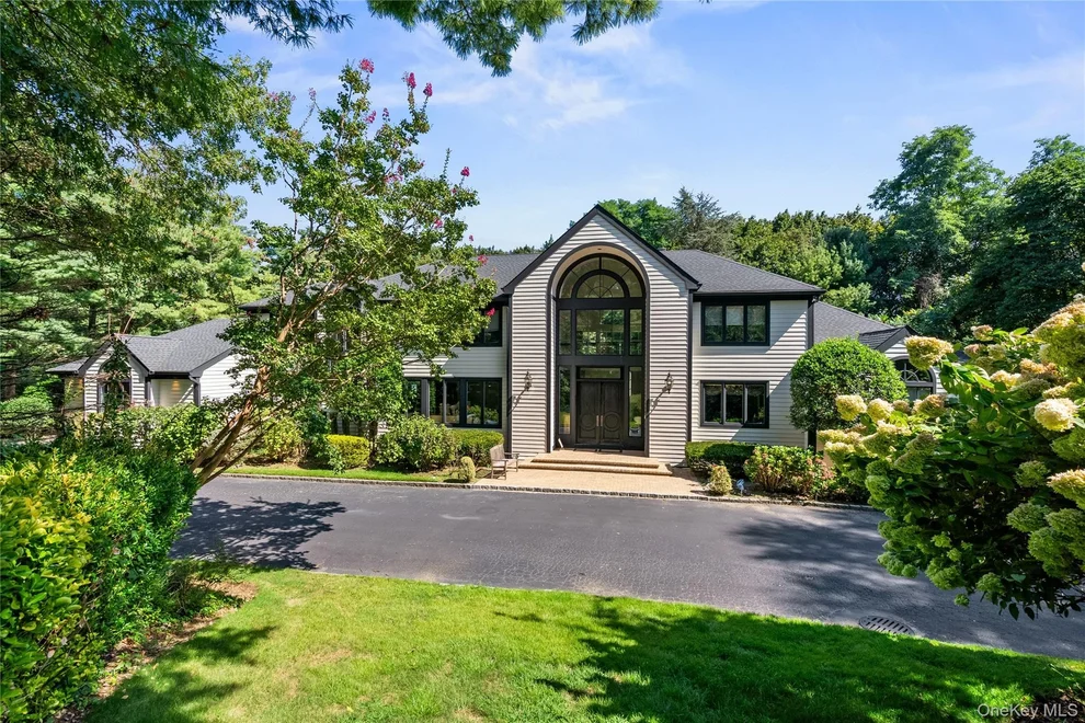 Unit for sale at 3 Rock Hill Lane, Oyster Bay, NY 11545