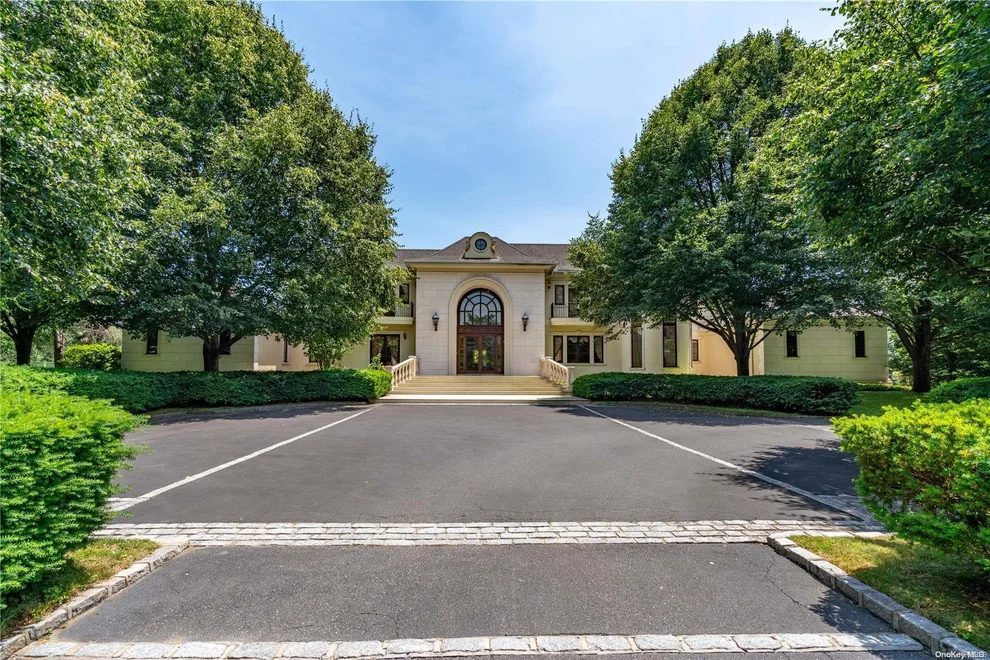 Unit for sale at 6 Polo Drive, North Hempstead, NY 11568
