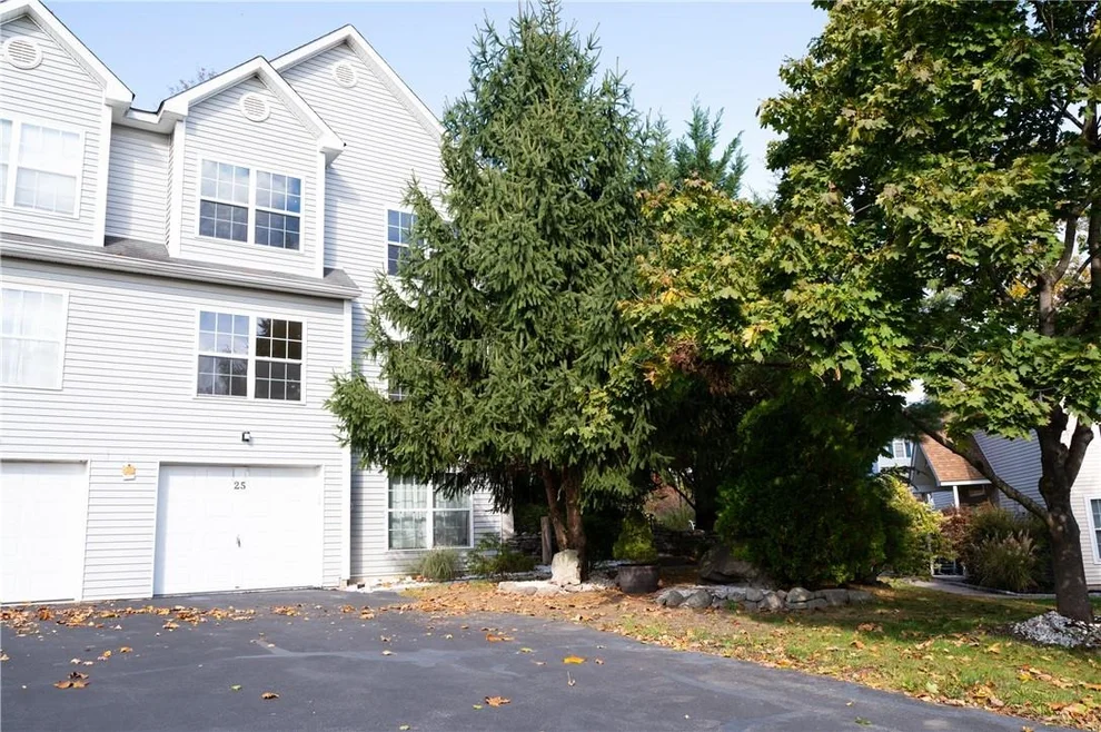 Unit for sale at 25 Cambridge Court, Lloyd, NY 12528