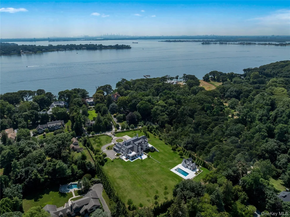 Unit for sale at 9 Hicks Lane, North Hempstead, NY 11050