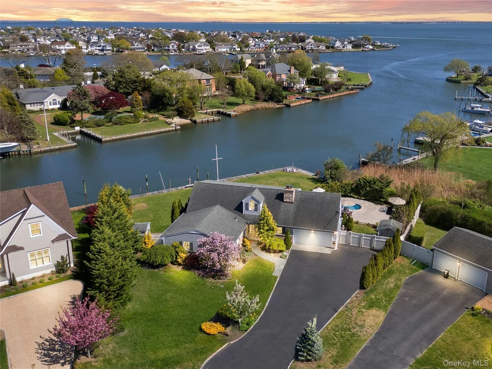 Unit for sale at 17 Harbour Road, Babylon, NY 11702