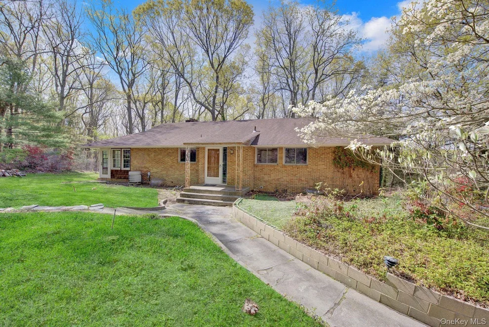 Unit for sale at 28 Picardy Lane, Oyster Bay, NY 11791