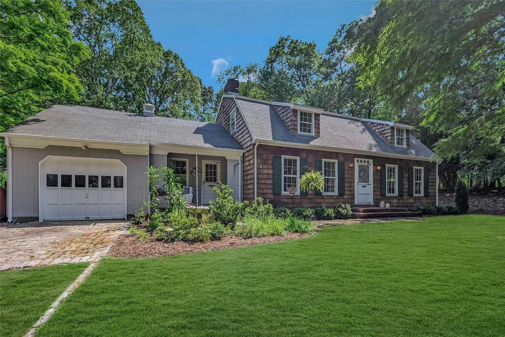 Unit for sale at 3 Nadia Court, Smithtown, NY 11780