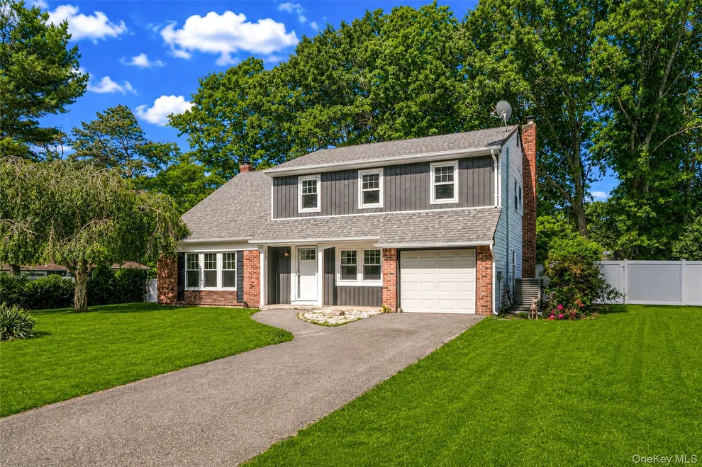 Unit for sale at 4 Summercress Lane, Brookhaven, NY 11727