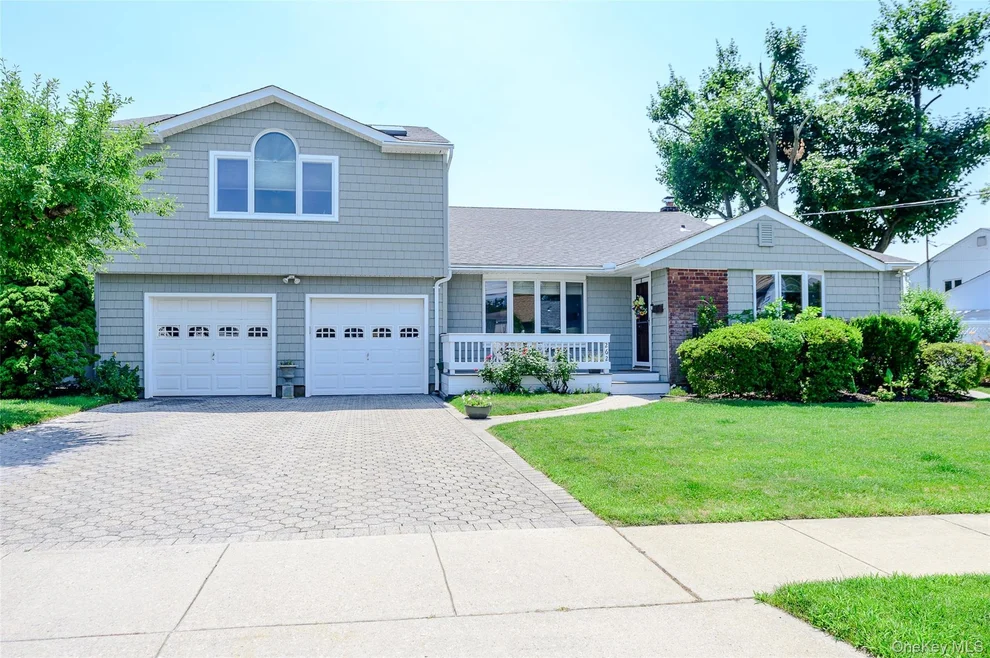Unit for sale at 262 Rose Street, Oyster Bay, NY 11762