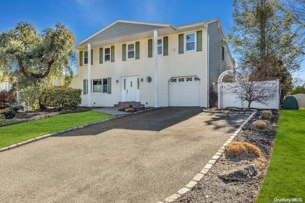 Unit for sale at 8 Wesleyan Road, Huntington, NY 11725