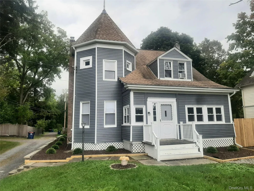 Unit for sale at 46 Old Post Road, Hyde Park, NY 12580