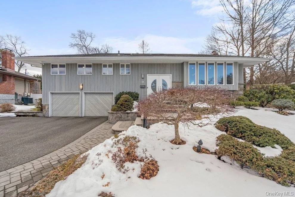 Unit for sale at 31 Prescott Place, Oyster Bay, NY 11804