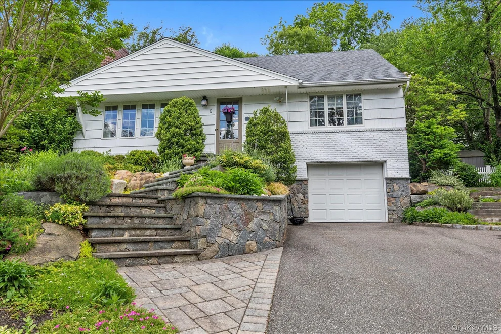 Unit for sale at 5 Gaines Place, Huntington, NY 11743