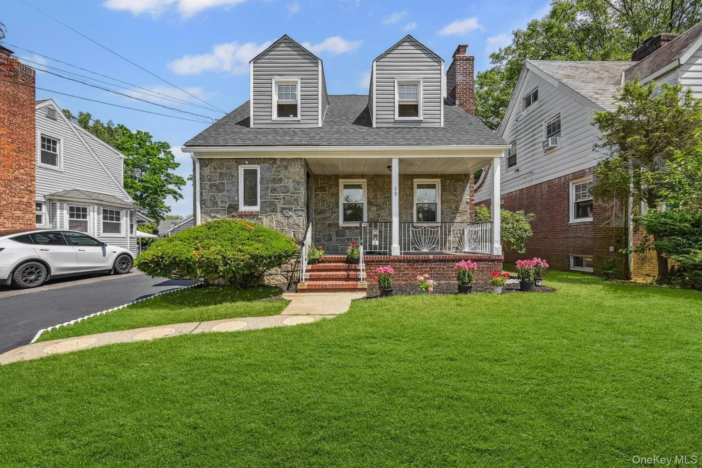 Unit for sale at 73 Broadway, Hempstead, NY 11580