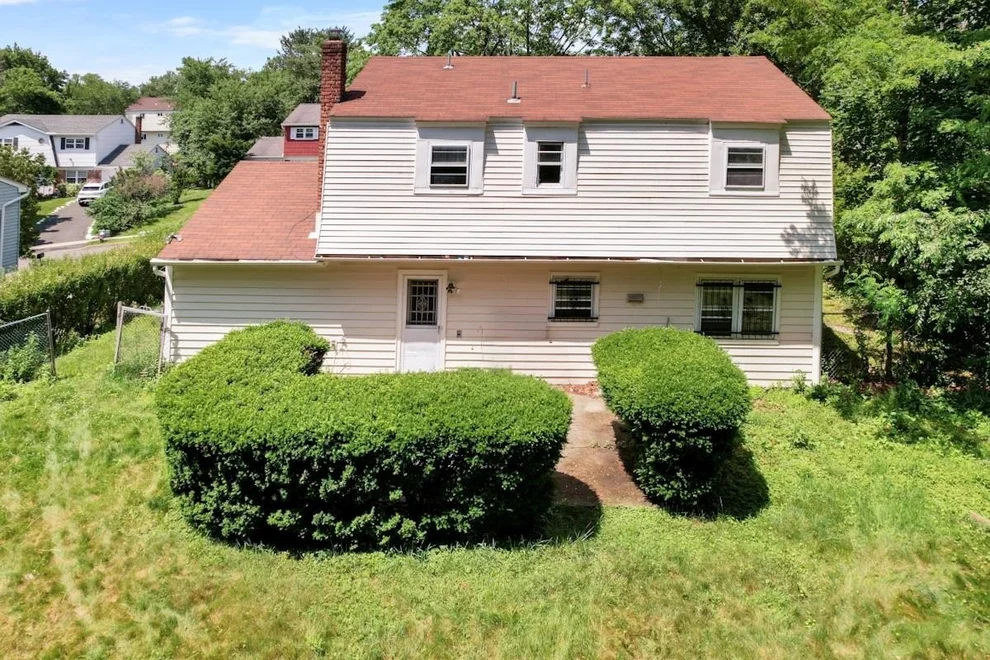 Unit for sale at 3 Valley Drive, Clarkstown, NY 10954
