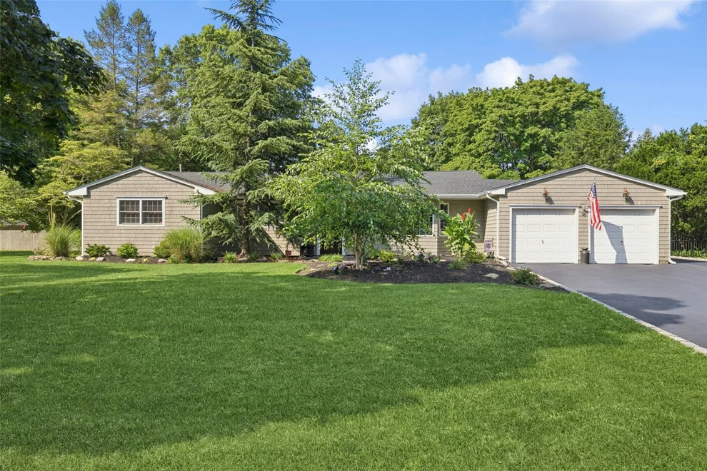 Unit for sale at 18 Thrush Drive, Smithtown, NY 11787