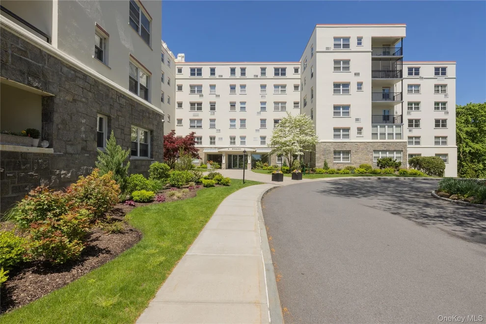 Unit for sale at 1 Stoneleigh, Eastchester, NY 10708