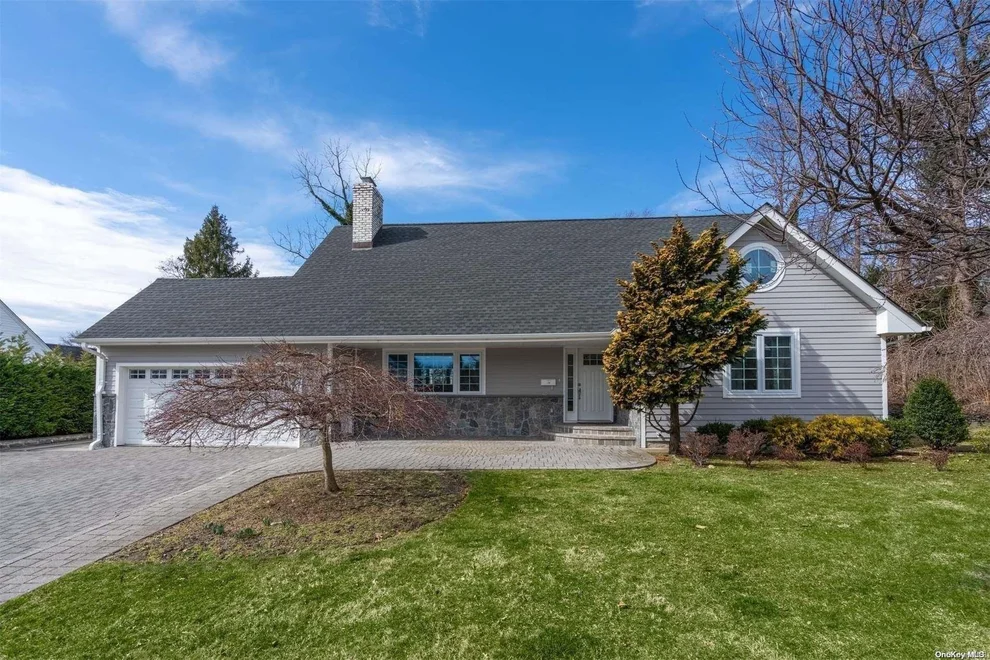 Unit for sale at 7 W Stuart Drive, Oyster Bay, NY 11542