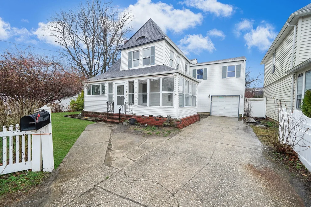 Unit for sale at 63 E Neck Court, West Babylon, NY 11704