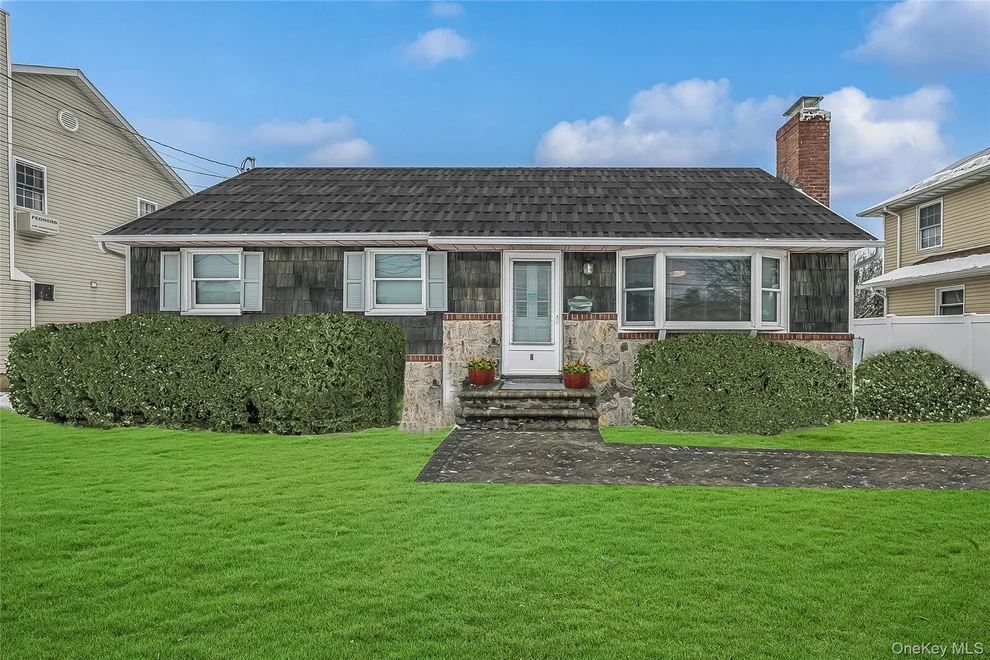 Unit for sale at 8 Carlton Place, Oyster Bay, NY 11801
