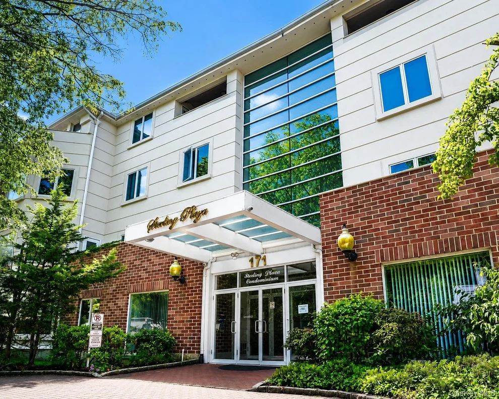 Unit for sale at 171 Great Neck Road, North Hempstead, NY 11021