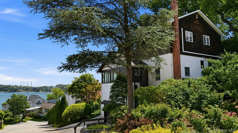 Unit for sale at 4 Bayview Drive, Huntington, NY 11743