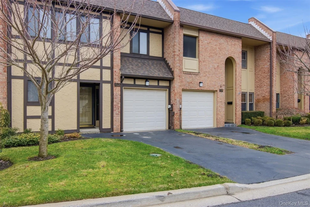 Unit for sale at 54 Southgate Circle, Oyster Bay, NY 11762