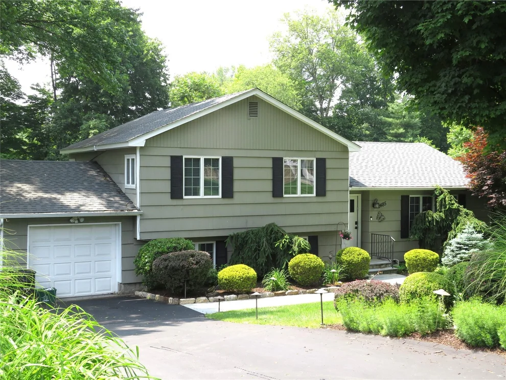 Unit for sale at 2485 Pine Grove Court, Yorktown, NY 10598