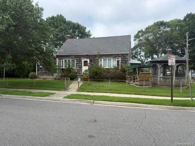 Unit for sale at 2 Ivy Street, Oyster Bay, NY 11735