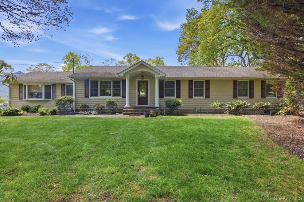 Unit for sale at 28 King Arthurs Court, Smithtown, NY 11780