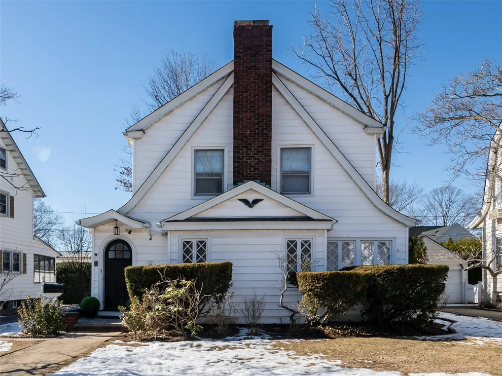 Unit for sale at 34 Wellington Road, Hempstead, NY 11530