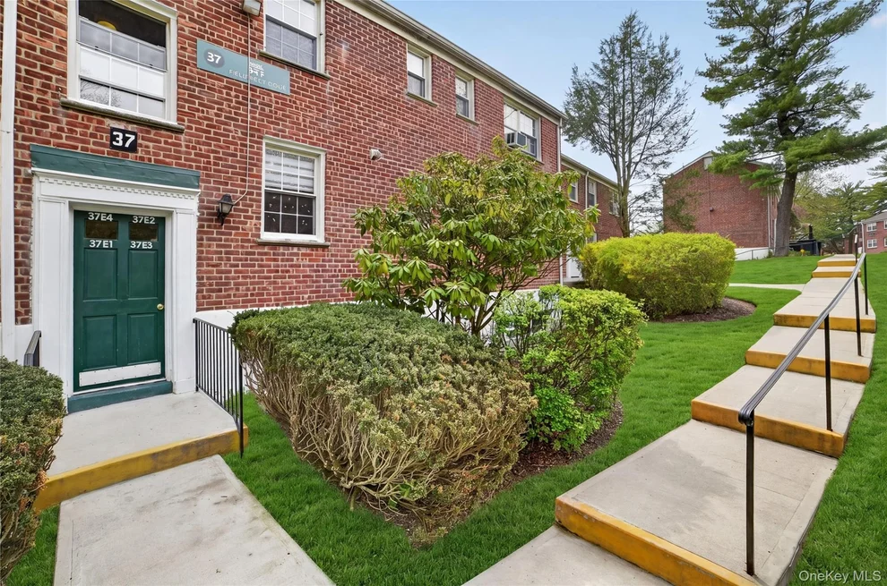 Unit for sale at 37 Fieldstone Drive, Greenburgh, NY 10530