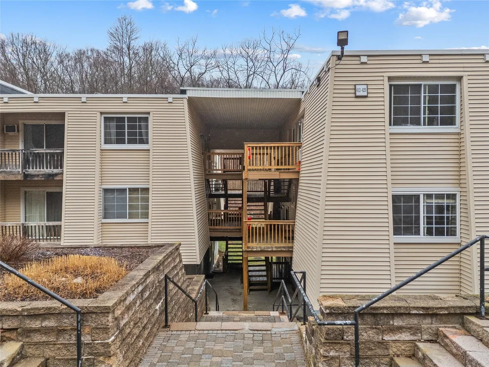 Unit for sale at 422 Fox Run Lane, Carmel, NY 10512