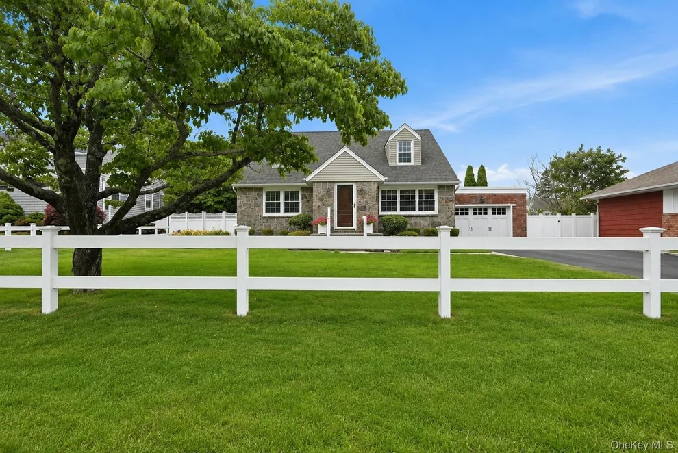 Unit for sale at 11 Cliftwood Drive, Huntington, NY 11743