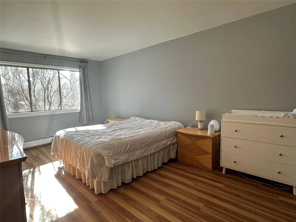 Unit for sale at 100 Coachlight Square, Cortlandt, NY 10548