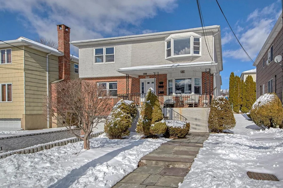 Unit for sale at 492 Main Street E, Harrison, NY 10604