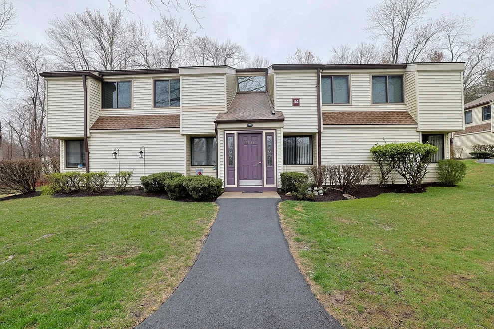 Unit for sale at 44 Jefferson Oval, Yorktown, NY 10598