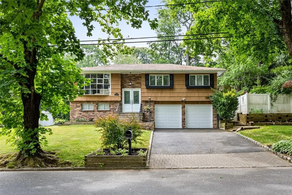 Unit for sale at 13 Nevinwood Place, Huntington, NY 11746
