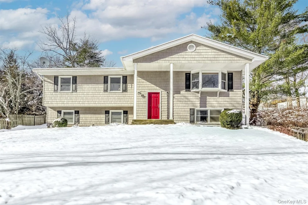 Unit for sale at 11 Pine Tree Court, Clarkstown, NY 10989