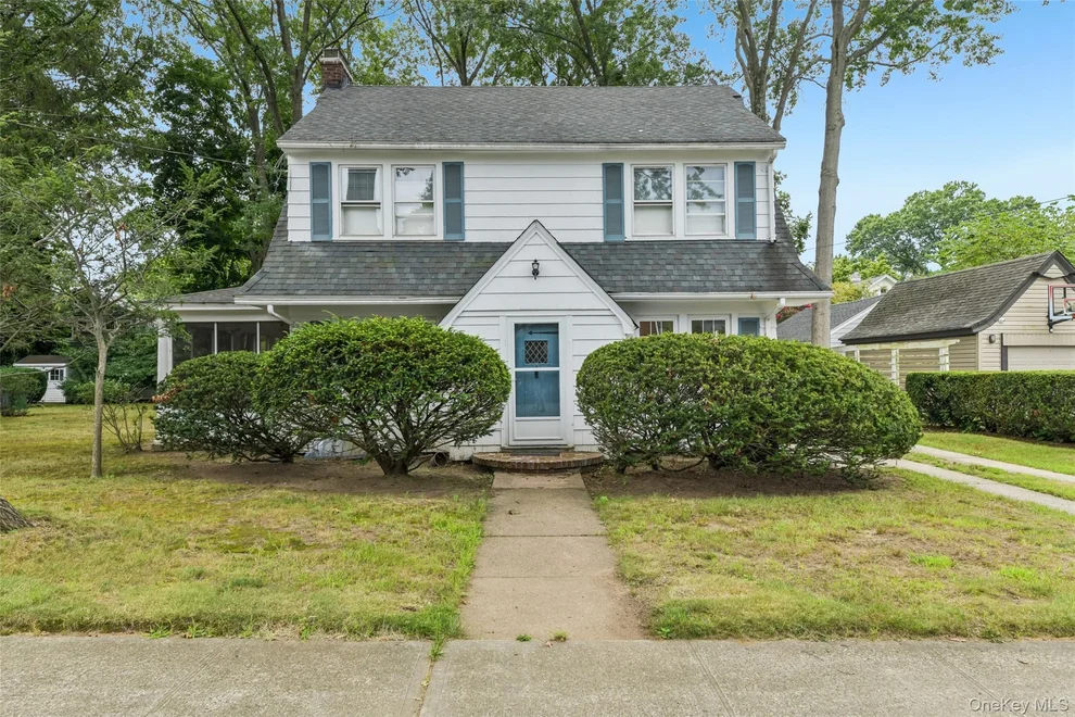 Unit for sale at 204 Auburn Street, North Hempstead, NY 11596