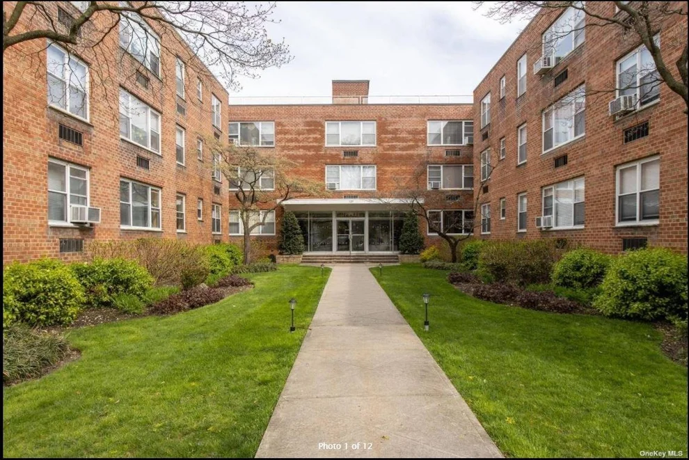 Unit for sale at 125 Main Street, North Hempstead, NY 11050