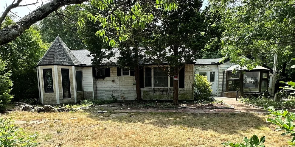 Unit for sale at 282 Vanderbilt Boulevard, Islip, NY 11769