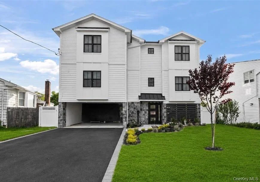 Unit for sale at 3 Pleasantview Drive, Oyster Bay, NY 11709