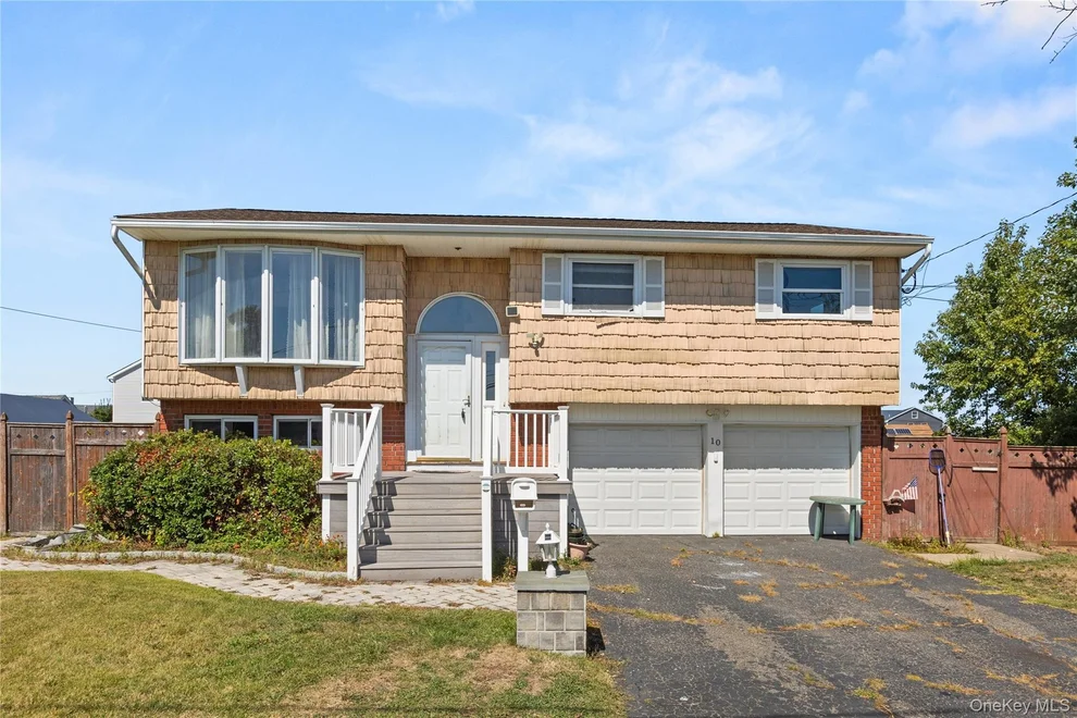 Unit for sale at 10 Pine Place, Babylon, NY 11757