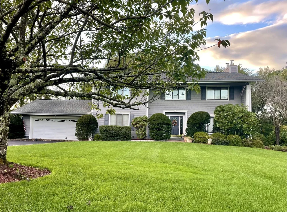 Unit for sale at 11 Justin Court, Cortlandt, NY 10567