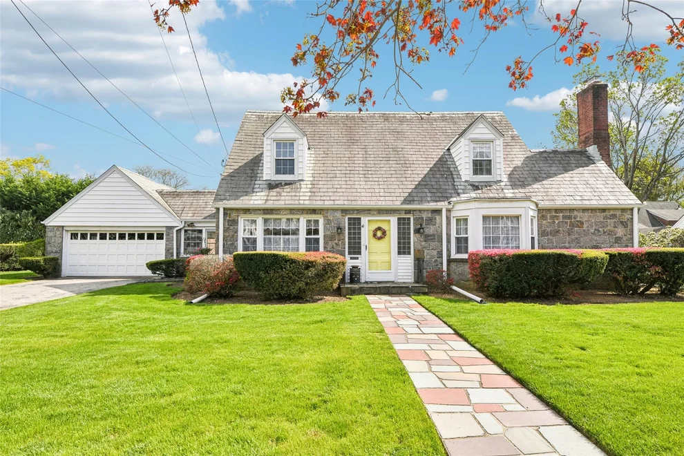 Unit for sale at 42 Ogden Avenue, North Hempstead, NY 11596