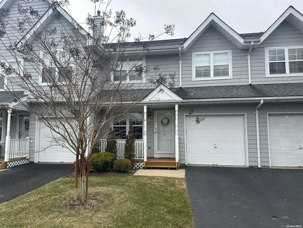 Unit for sale at 24 Summerfield Circle, Islip, NY 11722