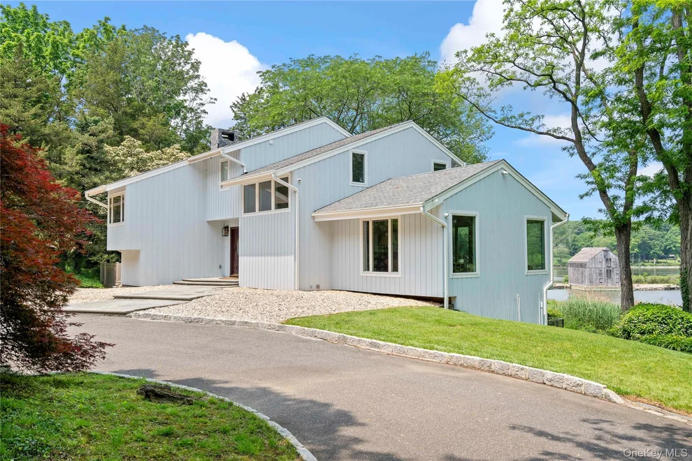 Unit for sale at 8 Pippin Lane, Huntington, NY 11743