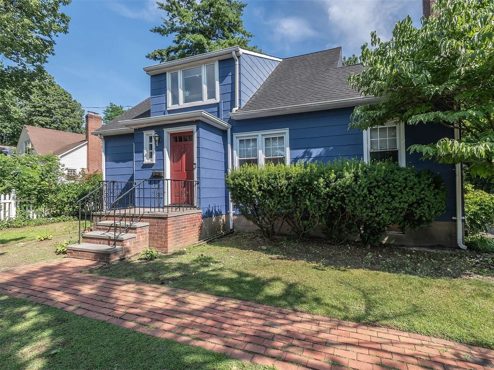 Unit for sale at 22 Harbor Road, North Hempstead, NY 11050