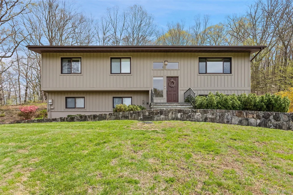 Unit for sale at 19 Crescent Lane, Putnam Valley, NY 10579