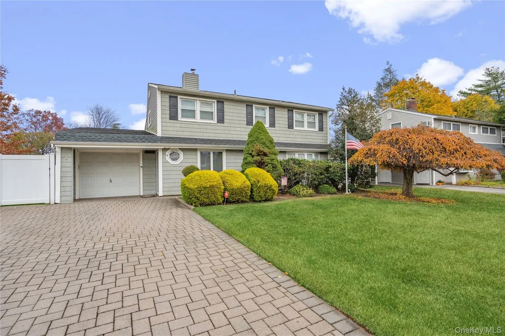 Unit for sale at 18 Bridle Lane, Oyster Bay, NY 11801