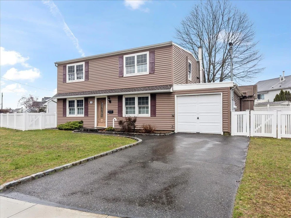 Unit for sale at 23 Croyden Drive, Oyster Bay, NY 11758