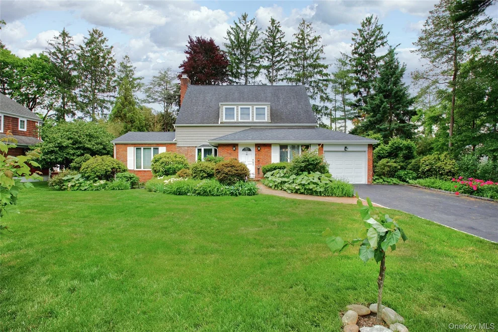Unit for sale at 34 Wildwood Lane, North Hempstead, NY 11577
