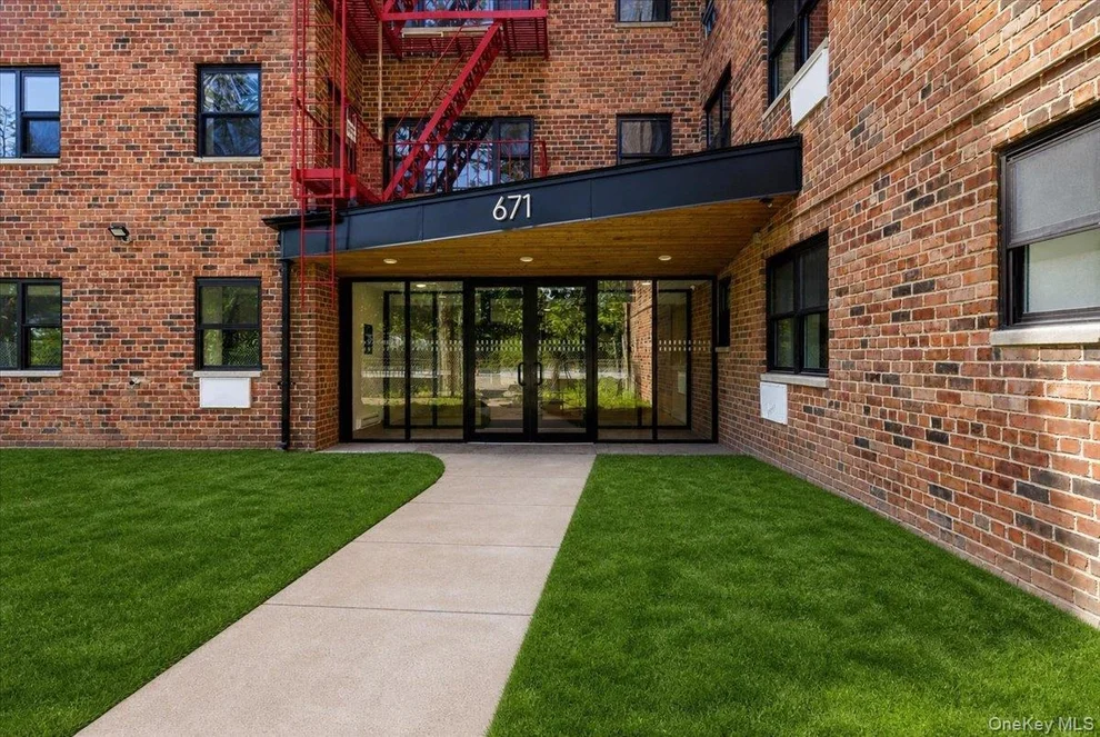 Unit for sale at 671 Bronx River Road, Yonkers, NY 10704